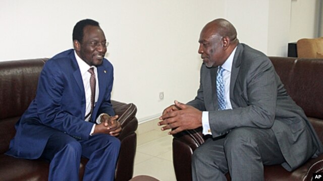 Dioncounda Traore (L), the new interim leader talks with Cheick Mohamed Abdoulaye Souad, aka Modibo Diarra, new prime minister, in Koulouba. Mali's former junta arrested two more politicians as the new interim prime minister weighs the make-up of a unity 