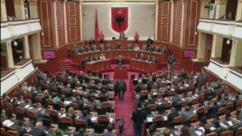 Arrihet marrëveshja shumicë opozitë
