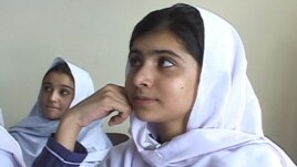 Malala Yousafzai trong lớp học
