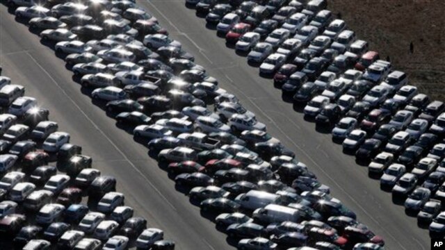 Kota Riverhead merundingkan kontrak 2,7 juta dolar untuk menyimpan ribuan mobil, yang diselamatkan setelah tersapu badai Sandy, sampai satu tahun (foto: Dok).