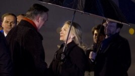 Foreign Minister of Bosnia Herzegovina, Zlatko Lagumdzija  (l) greets US Secretary of State Hillary Clinton upon her arrival at the Sarajevo Airport, Oct. 29, 2012. 