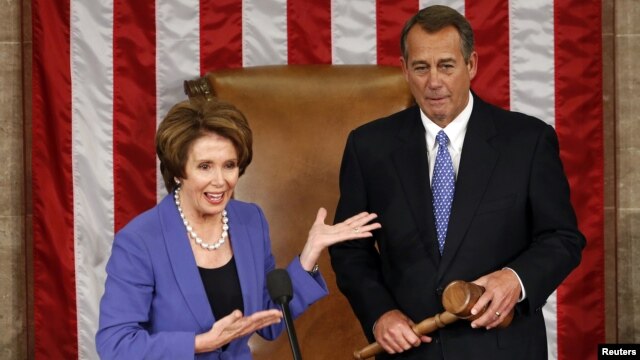 Bà Nancy Pelosi, lãnh đạo khối Dân chủ tại Hạ viện giới thiệu ông John Boehner phát biểu sau khi ông được bầu lại vào chức Chủ tịch Hạ viện trong ngày họp đầu tiên của Quốc hội Mỹ khóa 113, 1/3/13