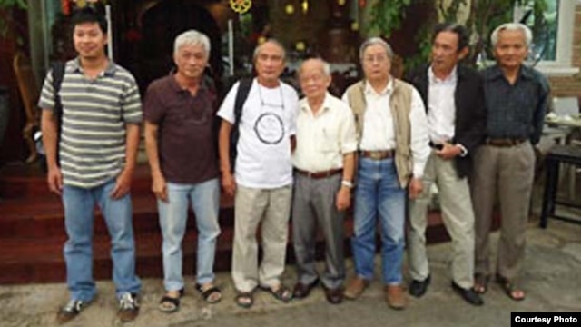 Các thành viên nhóm Văn đoàn Độc lập Việt Nam tại Sài Gòn.