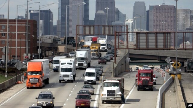 Con lo que EE.UU. tendría que pagar en intereses se podría construir 80.000 millas de carreteras, según el estudio.