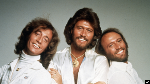Ban nhạc Bee Gees (từ trái): Robin Gibb, Barry và Maurice Gibb