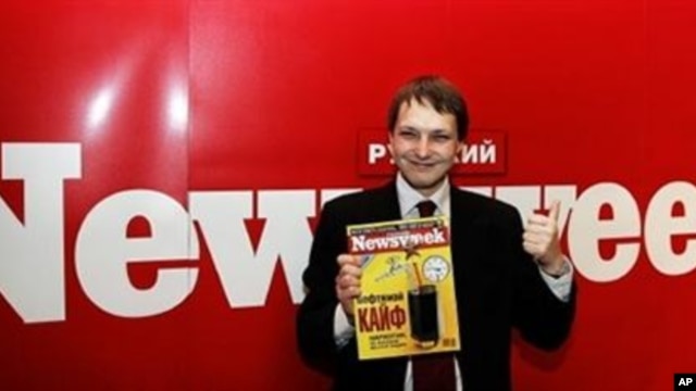 Editorial Director of Russian Newsweek Leonid Bershidsky gives a thumbs up while holding the first issue in Moscow 07 June 2004