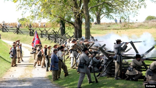 Actores recrean la batalla de Antietam, que el 17 de septiembre hace 150 años, se convirtió en el día más sangriento de la historia estadounidense. Foto cortesía del Antietam National Battlefield, Maryland.