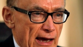 Ngoại trưởng Australia Bob Carr cho biết trong cả năm qua Đại sứ Úc tại Bắc Kinh đã tìm cách đến thăm Tây Tạng nhưng yêu cầu của ông đã không được thỏa mãn