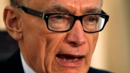 Australian Foreign Minister Bob Carr is seen in a December 17, 2012, file photo.