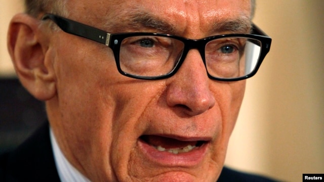 Australian Foreign Minister Bob Carr is seen in a December 17, 2012, file photo.