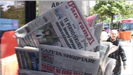 Tiranë: Studiuesit komentojnë krizën e shtypit shqiptar