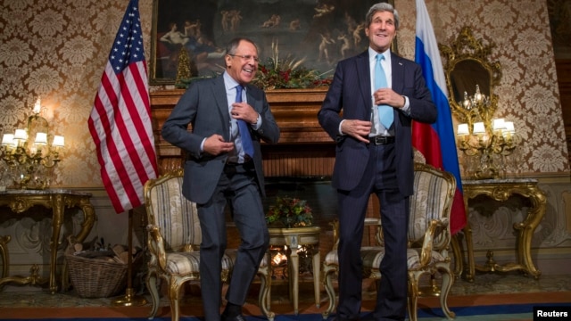 Ngoại trưởng Mỹ John Kerry và Ngoại trưởng Nga Sergei Lavrov trong cuộc họp ở Rome, 14/12/14