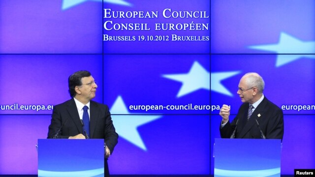 European Commission President Jose Manuel Barroso and European Council President Herman Van Rompuy (R) hold a news conference at the end of a European Union leaders summit in Brussels, Belgium, October 19, 2012. 
