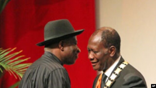 Ivory Coast President Alassane Ouattara (R) is greeted by Nigeria's President Goodluck Jonathan during his inauguration ceremony at the Felix Houphouet-Boigny Foundation in Yamoussoukro, May 21, 2011