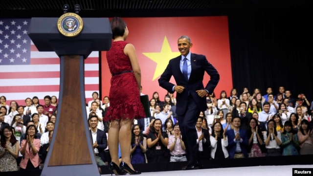 Tổng thống Obama tham gia buổi nói chuyện với các thành viên của Sáng kiến Lãnh đạo Trẻ Đông Nam Á (YSEALI) tại TPHCM, ngày 25/5/2016.