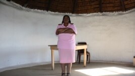 Nurse Esther Zonke inside the empty hut that’s used as a rudimentary clinic (D Tayor./VOA)