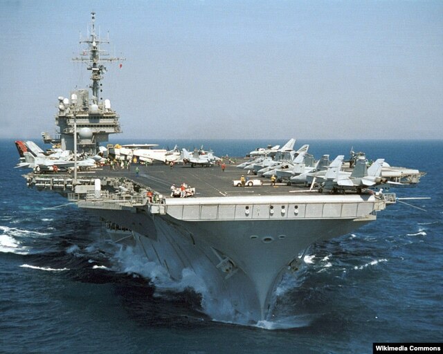 Hàng không mẫu hạm USS Kitty Hawk của Hoa Kỳ.