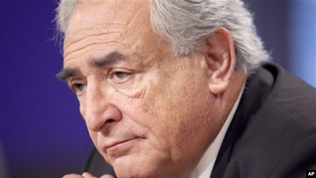 International Monetary Fund (IMF) Managing Director Dominique Strauss-Kahn pauses during  the annual IMF and World Bank meetings (Oct 2010 file photo)