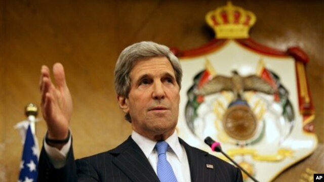 Ngoại trưởng Mỹ John Kerry phát biểu trong một cuộc họp báo tại Amman, ngày 22/5/2013.