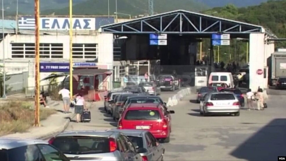 Greqia nuk lejon futjen e teksteve mësimore për fëmijët e emigrantëve