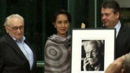 ေဒၚေအာင္ဆန္းစုၾကည္ Willy Brandt ဆုကို လက္ခံရယူ။ 