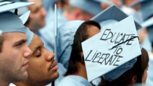 Mahasiswa mahasiswi Columbia University di New York dalam salah satu upacara kelulusan. (Foto: Dok)