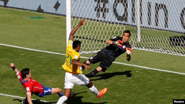 Hai đội Brazil và Chilê hòa nhau 1-1 sau 90 phút của trận đấu chính.