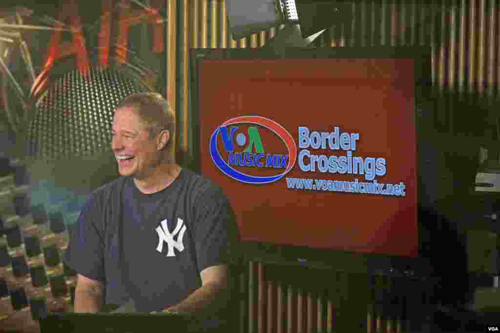 VOA’s Larry London enjoys the company of The Cranberries on his show Border Crossings.