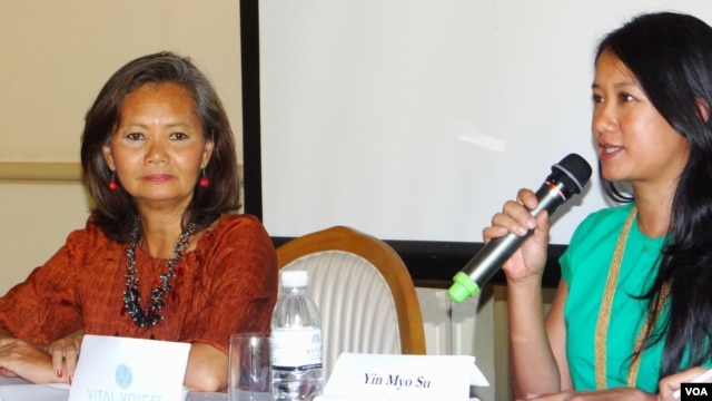 Yin Myo Su, founder of the Inthar Heritage House in Burma, talks next to Mu Sochua, a lawmaker-elect for the opposition Cambodia National Rescue Party at a press conference in Phnom Penh, Friday, May 16, 2014. (Kong Sothanarith/VOA Khmer)  