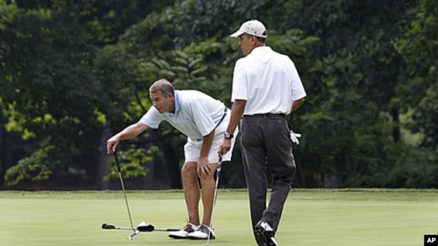 Presiden AS Barack Obama dalam salah satu permainan golf dengan Ketua DPR John Boehner. (Foto: Dok)