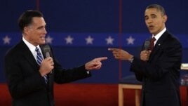 Republikanski predsednički kandidat Mit Romni i predsednik Barak Obama tokom debate na Univerzitetu Hofstra u Njujorku