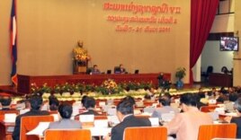 ກອງປະຊຸມສະໄໝສາມັນຄັ້ງທີ 2 ຂອງສະພາແຫ່ງຊາດລາວຊຸດທີ 7 ທີ່ ທ່ານ ຄໍາເຜີຍ ປານມະໄລທອງ ໄດ້ອອກຄໍາເຫັນ ທີ່ໄປແຕະຕ້ອງເຖິງ ການນໍາຂັ້ນສູງຂອງລາວ