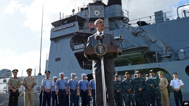 Tổng thống Mỹ Barack Obama phát biểu sau khi thăm chiến hạm BRP Gregorio del Pilar, soái hạm của hải quân Philippines. Chiếc tàu này trước đây là của lực lượng tuần duyên Mỹ và hiện giờ đang được Philippines dùng để thực hiện những cuộc tuần tra trong vùng Biển Đông có tranh chấp.