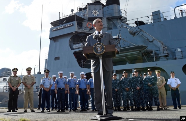 Tổng thống Obama phát biểu sau khi thăm chiến hạm BRP Gregorio del Pilar, soái hạm của hải quân Philippines, ngày 17/11/2015. Tòa Bạch Ốc vừa loan báo một gói viện trợ mới trong vòng hai năm trị giá 259 triệu đô la, trong đó có 79 triệu cho Philippines, 40 triệu cho Việt Nam, 21 triệu cho Indonesia và 2 triệu rưỡi cho Malaysia. Hoa Kỳ cũng chuyển giao cho Philippines một chiếc tàu tuần duyên và một chiếc tàu khảo cứu.