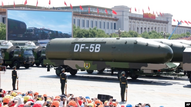 Phi đạn đạn đạo liên lục DF-5B được phô diễn trong cuộc duyệt binh ở Bắc Kinh hôm 3/9/2015 để kỷ niệm 70 kết thúc Thế chiến thứ hai.