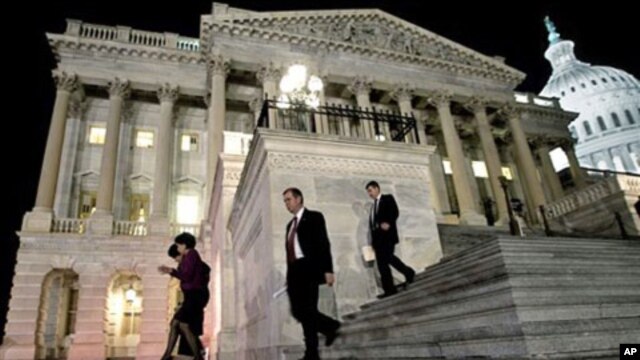 El candidato presidencial republicano Mitt Romney, ha dicho que en caso de ganar los comicios de noviembre, revocará la reforma sanitaria propuesta por Obama.