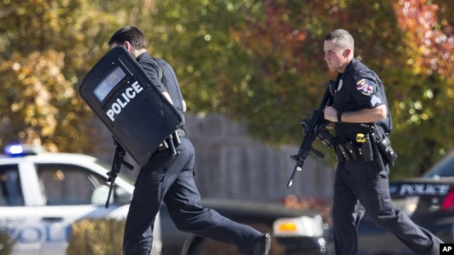 Police and swat team members respond to a call of a shooting at the Azana Spa in Brookfield, Wisconsin on Sunday,Oct. 21, 2012.