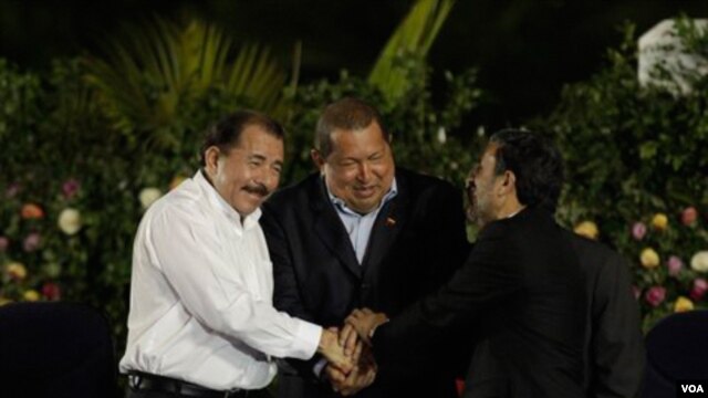 El mandatario de Irán culminó en Ecuador una gira por cuatro países en medio de los polémicos bloqueos que enfrenta por su programa nuclear.