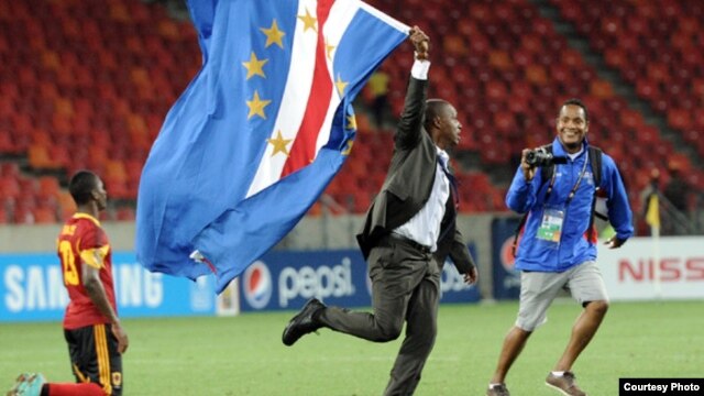 Lúcio Antunes festeja a vitória contra Angola