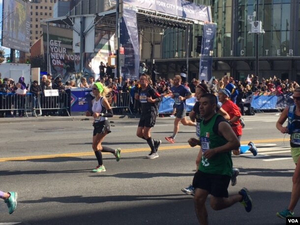 New York City Marathon, Sunday, Nov. 6, 2016, in New York. (M. Besheer/VOA)