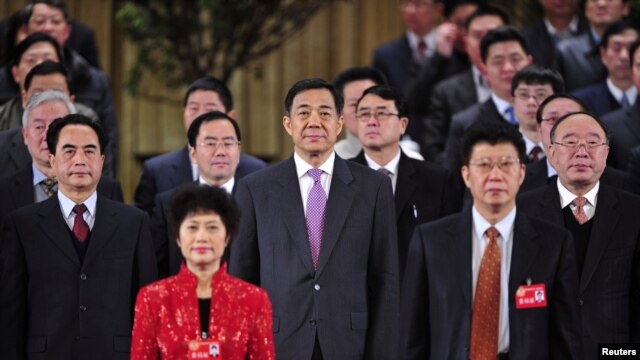 2012年1月7日薄熙来与当时的重庆市领导班子人员合影(资料照片)