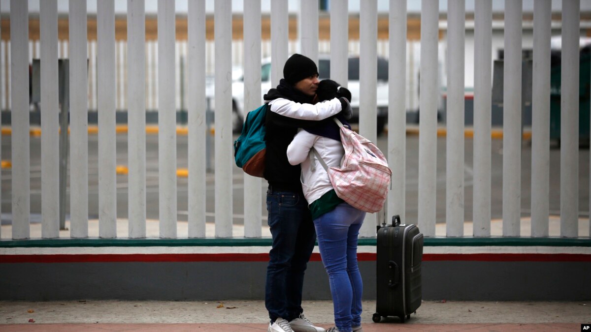 Corte Suprema rechaza negar asilo a inmigrantes que cruzan ilegalmente la frontera