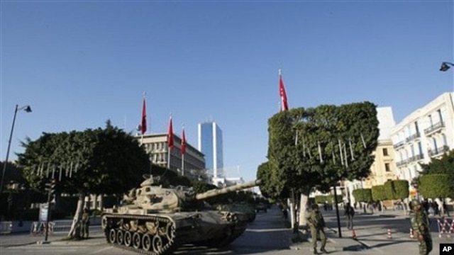 A tank guards the center of Tunis, 16 Jan. 2011. Tunisia sped toward a new future after its iron-fisted leader fled, with an interim president sworn in and ordering the country's first multiparty government to be formed.