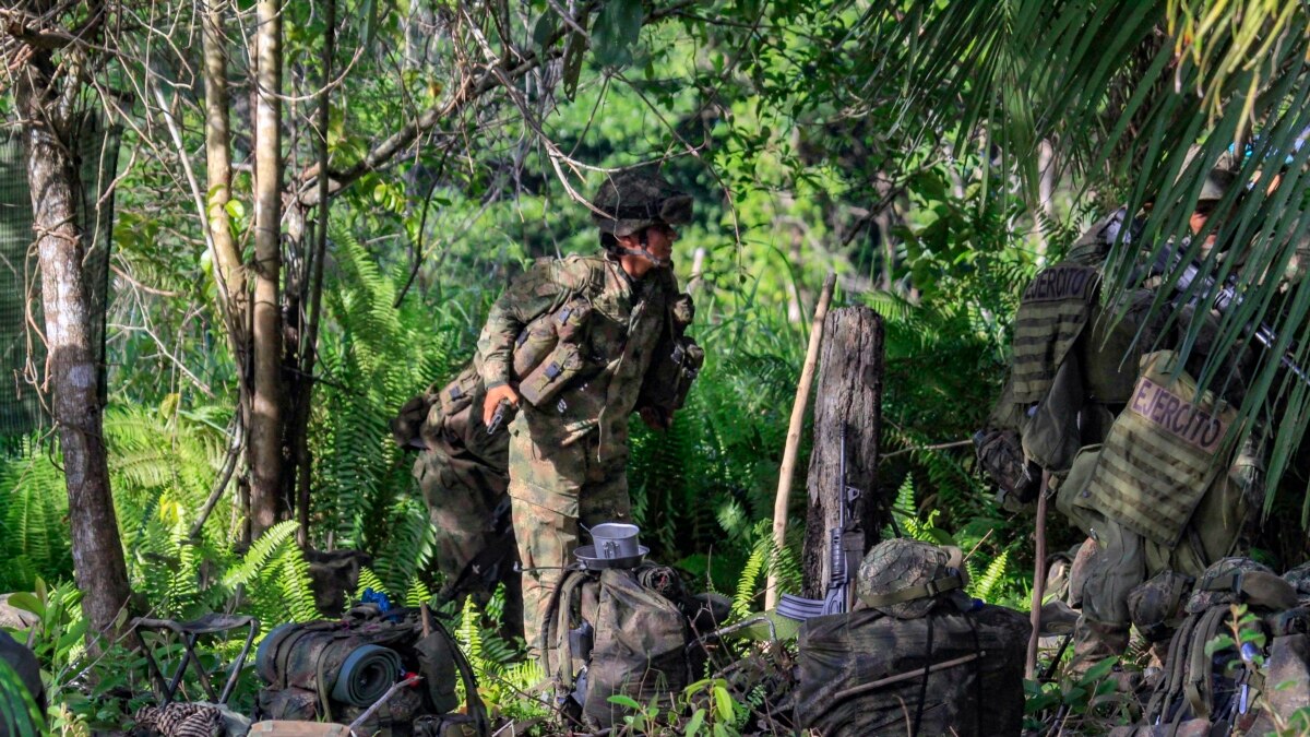 Liberan a más de 100 militares colombianos tras diálogo