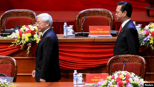 Tổng bí thư Nguyễn Phú Trọng và Thủ tướng Nguyễn Tấn Dũng tại Đại hội đảng 12 hôm 21/1.