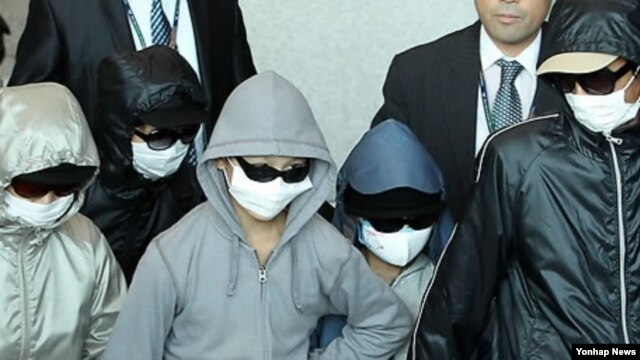 2011년 10월 인천공항을 통해 입국하는 탈북자들. (자료사진)