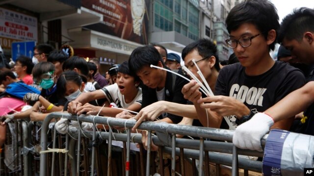 Phong trào Chiếm Trung đã làm đình trệ nhiều tuyến đường phố ở Hong Kong trong hơn hai tháng kể từ tháng Chín năm ngoái.