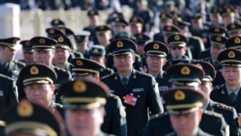 2014年3月中国军队代表走向人大会堂参加人大会议