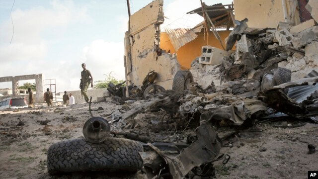 A Somali soldier observes the scene of a car bomb attack by al-Shabab in the capital Mogadishu, Somalia, June 21, 2015. 