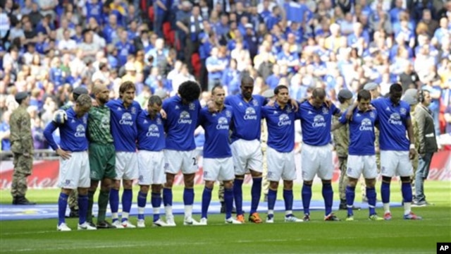 Klub Everton naik satu peringkat ke tempat keempat setelah mencetak dua gol dalam babak kedua untuk melanjutkan rekor tak terkalahkan di stadion Goodison Park musim ini (Foto: dok).